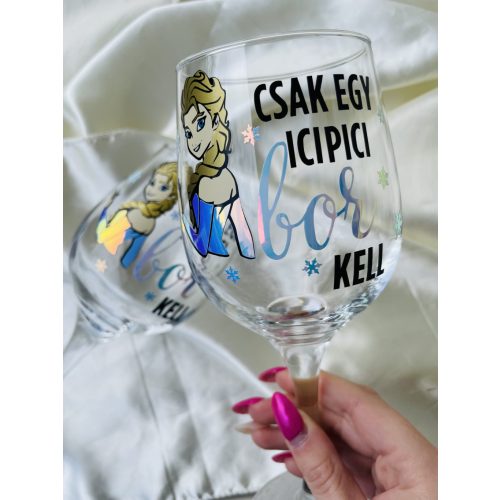 Mesehősös boros pohár vicces felirattal - Icipici bor